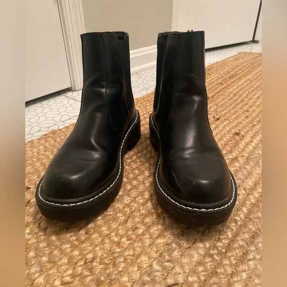 Forever 21 Black Chunky High Ankle Boots Size 8W - Picture 3 of 10